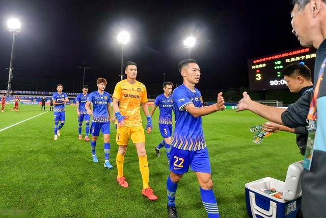 从澡盆到世界杯决赛！19岁亚马尔PK39岁梅西，两代巴萨10号对决